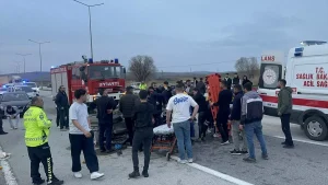 Çorum’da Otomobil Kazası: 1 Ölü, 2 Yaralı