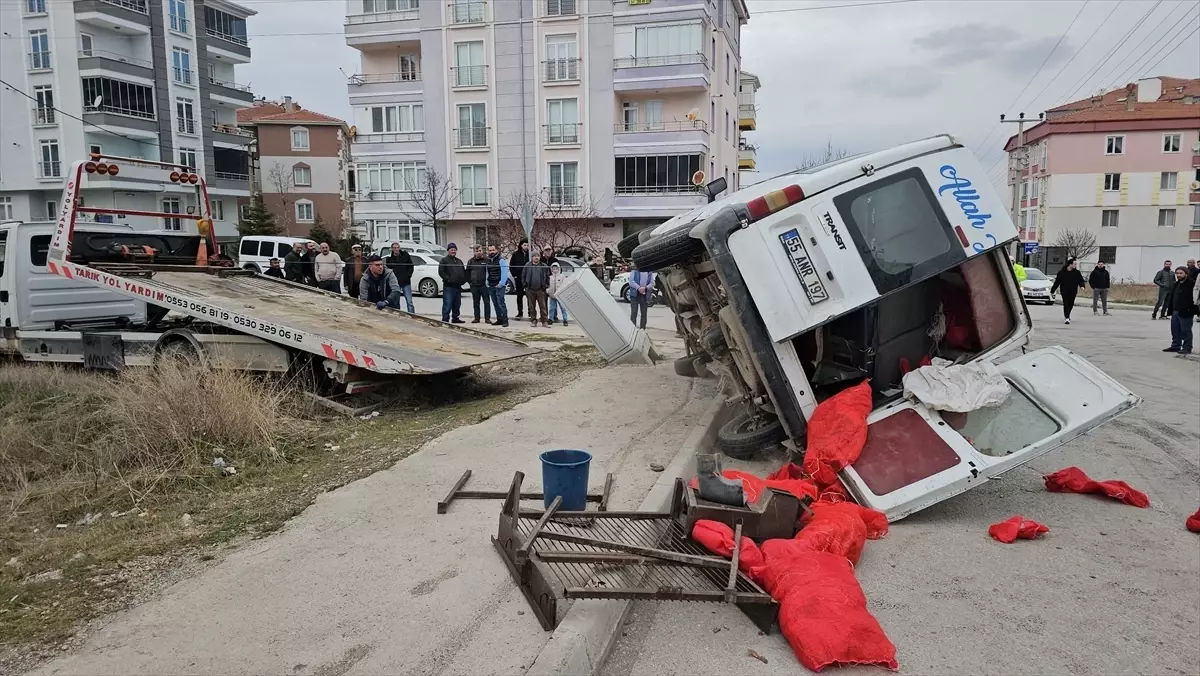 Çorum’da Tarım İşçilerini Taşıyan Minibüs Kaza Yaptı