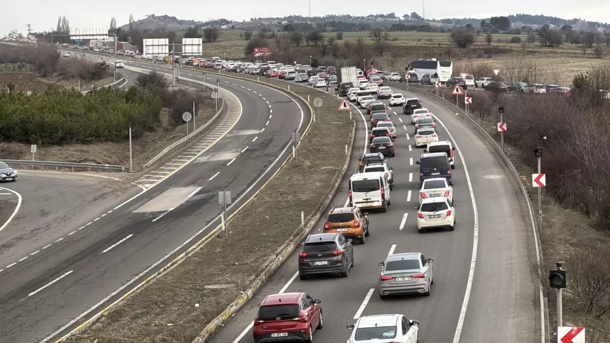D-100’de Bayram Dönüşü Trafik Yoğunluğu