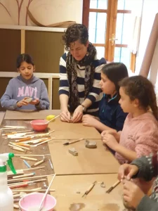 Datça’da Öğrenciler Seramik Atölyesiyle Yeteneklerini Sergiledi