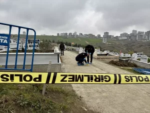 Defin Töreninde Silahlı Kavga: 2 Yaralı