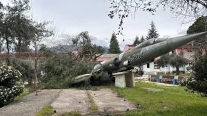 Denizli’de Kuvvetli Rüzgar Hayatı Olumsuz Etkiledi
