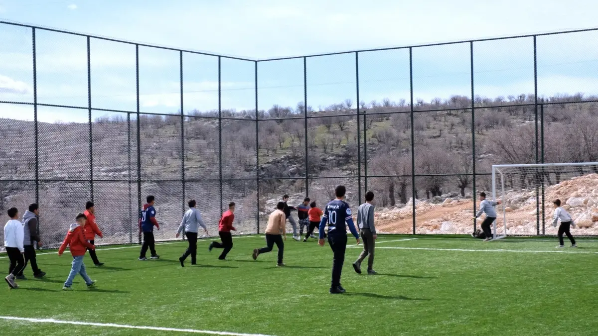 Depremzede Çocuklara Halı Saha Müjdesi