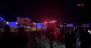 Dere taştı; su altında kalan evdeki aile zor kurtarıldı