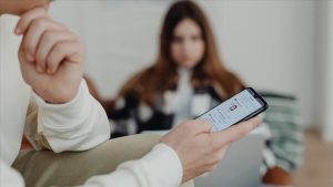 Dijital ekran bağımlılığı çocuklarda kabızlığın en önemli nedenlerinden