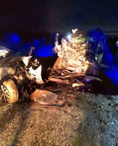 Diyarbakır’da iki otomobil çarpıştı: 3 ölü, 3 yaralı