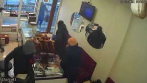 Diyarbakır’da silahlı kuyumcu soygunu: 1,5 altın çalındı