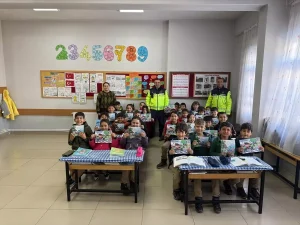 Doğanşehir’de jandarmadan öğrencilere trafik semineri