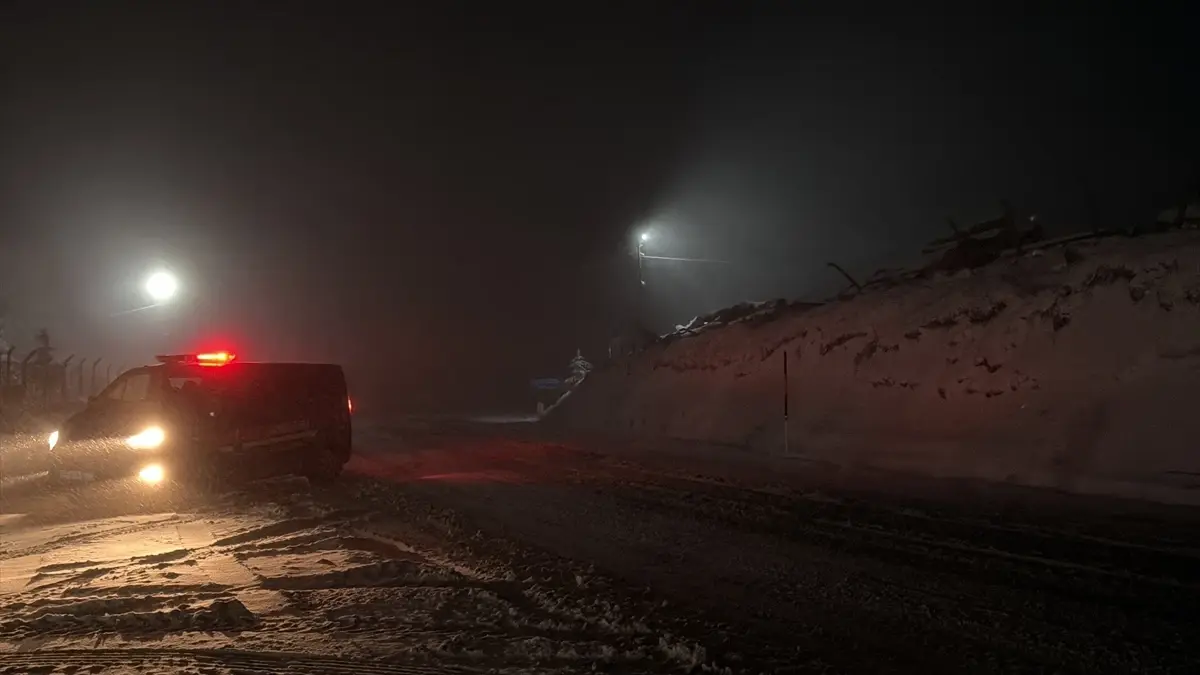 Domaniç’te Kar Yağışı Ulaşımı Olumsuz Etkiledi