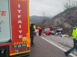 Dursunbey’de Otomobil Devrildi: 4 Yaralı