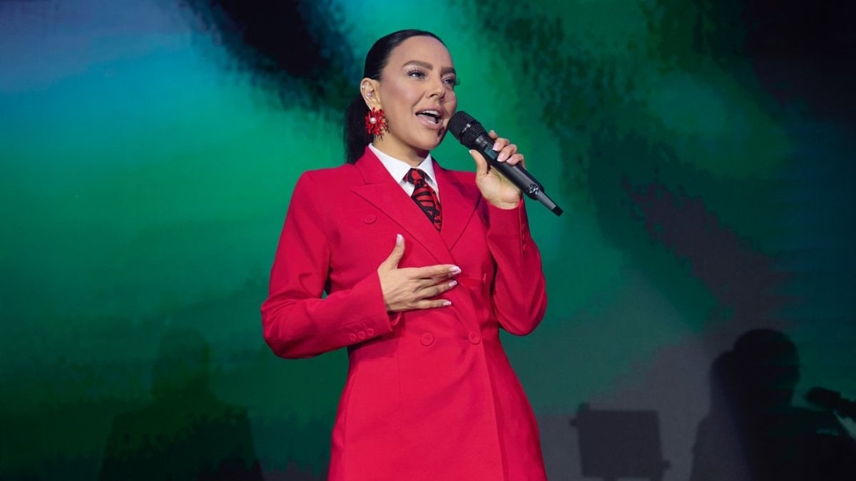 Ebru Gündeş Demet Özdemir’e hayran kaldı: Sen söyledin biz ağladık