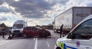 Edirne’de TIR’a arkadan çarpan otomobilin sürücüsü yaralandı
