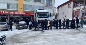 Eksi 4 derecede ucuz et kuyruğu