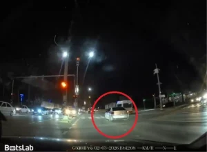 Elazığ’da Makas Atan Sürücü Kaza Yaptı