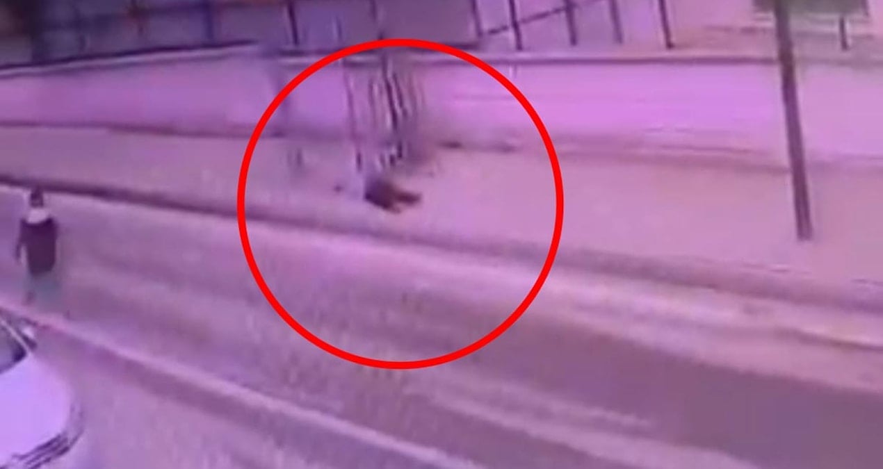 Elektrik direğinden kopan kabloya temas edince akıma kapıldı