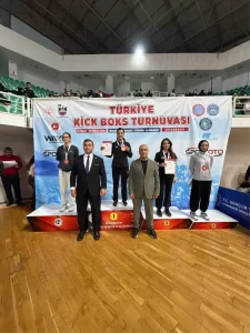 Emine Arslan Türkiye Kick Boks Şampiyonu Oldu