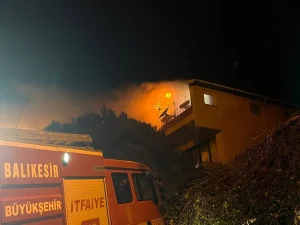 Erdek’te Çatıda Yangın Çıktı