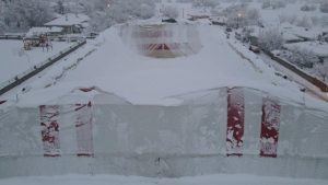 Erzincan’da kar yükü halı sahanın çatısını çökertti