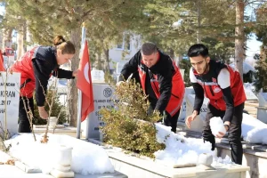 Erzincan’da şehit mezarlarında bakım ve onarım çalışması yapıldı