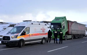 Erzurum’da TIR şoförü tamir sırasında hayatını kaybetti