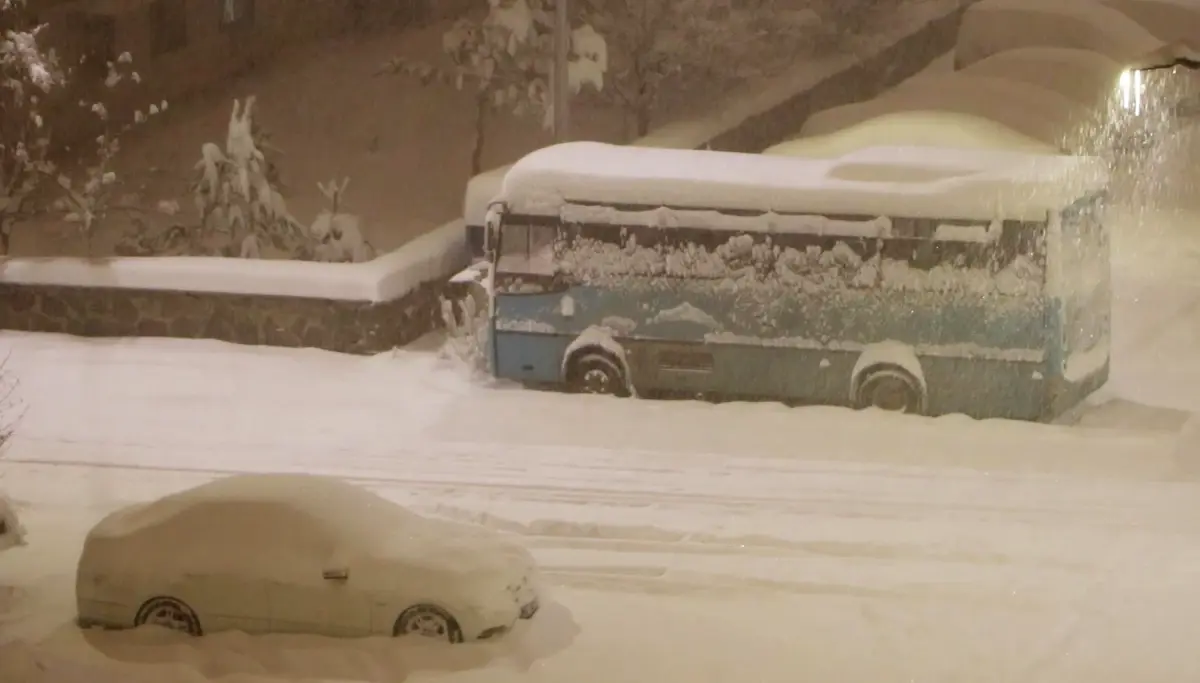 Erzurum’da Yoğun Kar Yağışı Eğitimi Etkiledi