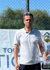 Eski Futbolcu Hakan Erken Kalp Krizi Geçirerek Hayatını Kaybetti