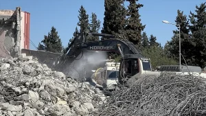 Eski Hastane Binasının Kontrollü Yıkımı Başladı