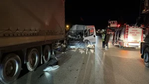 Eskişehir’de Kamyonet TIR’a Çarptı: 1 Yaralı