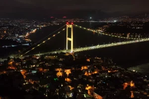 Fatih Köprüsü Endometriozis İçin Sarı Renkle Aydınlatıldı