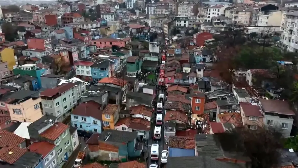 Fatih’te Doğal Gaz Patlaması: İki Bina Çöktü