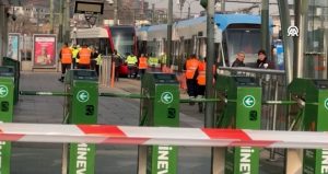 Fatih’te raydan çıkan tramvaylar çarpıştı!