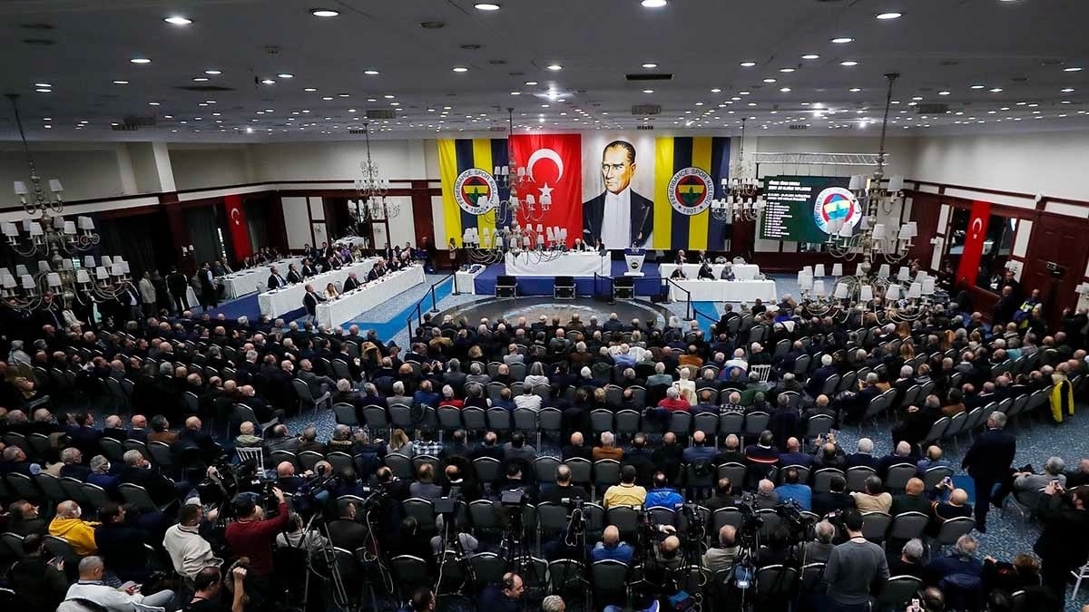 Fenerbahçe’de Divan Kurulu Toplantısı ertelendi