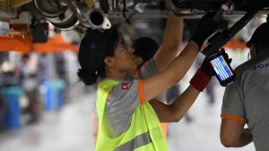 Ford Otosan üetimde dünyaya örnek gösterilen fabrika sayısını ikiye çıkardı