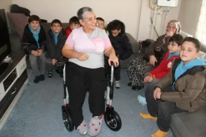 Gazi İlkokulu’ndan Engelliye Akülü Araç