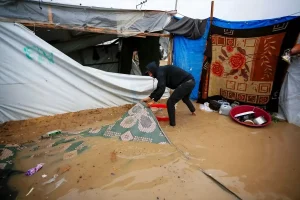 Gazze’de Aşırı Yağışlar Çadırları Su Bastı