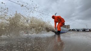 Gazze’de etkili olan şiddetli yağmur hayatı olumsuz etkiledi