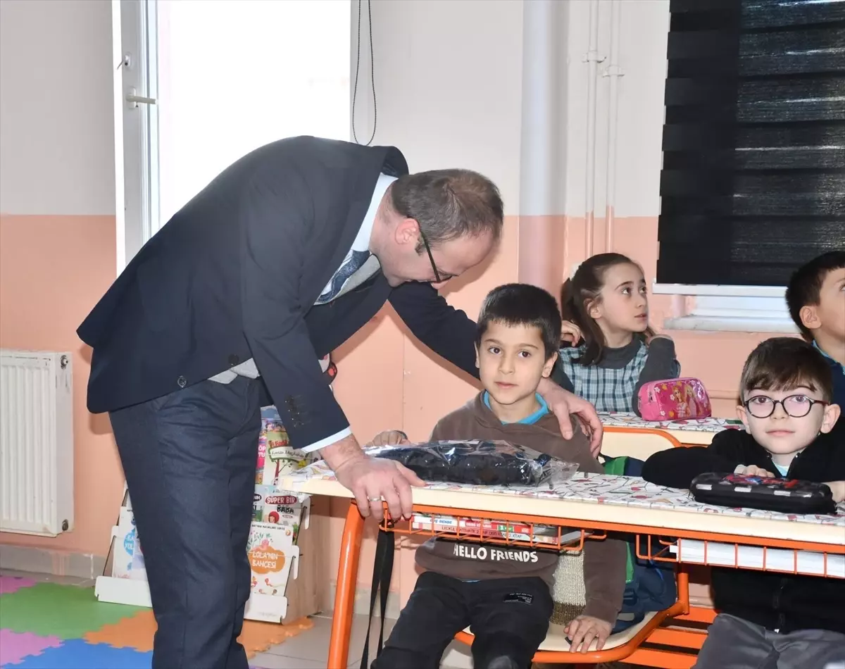 Giresun’da Öğrencilere Eşofman Dağıtımı