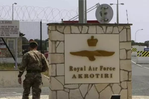 GKRY’deki İngiliz Üslerinde Tahliye Süreci Uzatıldı