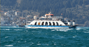Gökçeada ve Bozcaada feribot seferlerine fırtına engeli