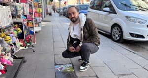 ‘Gri şehri’ sanatıyla renklendiriyor