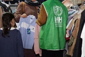 Güroymak’ta Çocuklara Bayramlık Kıyafet Desteği