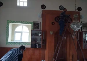 Gürpınar Köyü’nde İmece Usulü Camii Bakımı