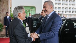 Hakan Fidan, Pakistanlı mevkidaşı Dar ile bir araya geldi