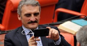 Halifeliğin kaldırılmasına ‘ihanet’ diyen Yeliz’e tokat gibi cevap