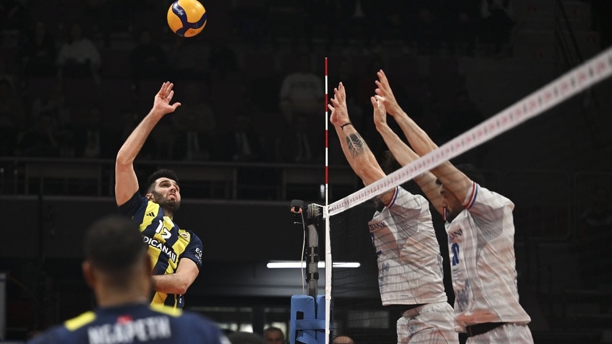 Halkbank, Fenerbahçe’ye set vermedi