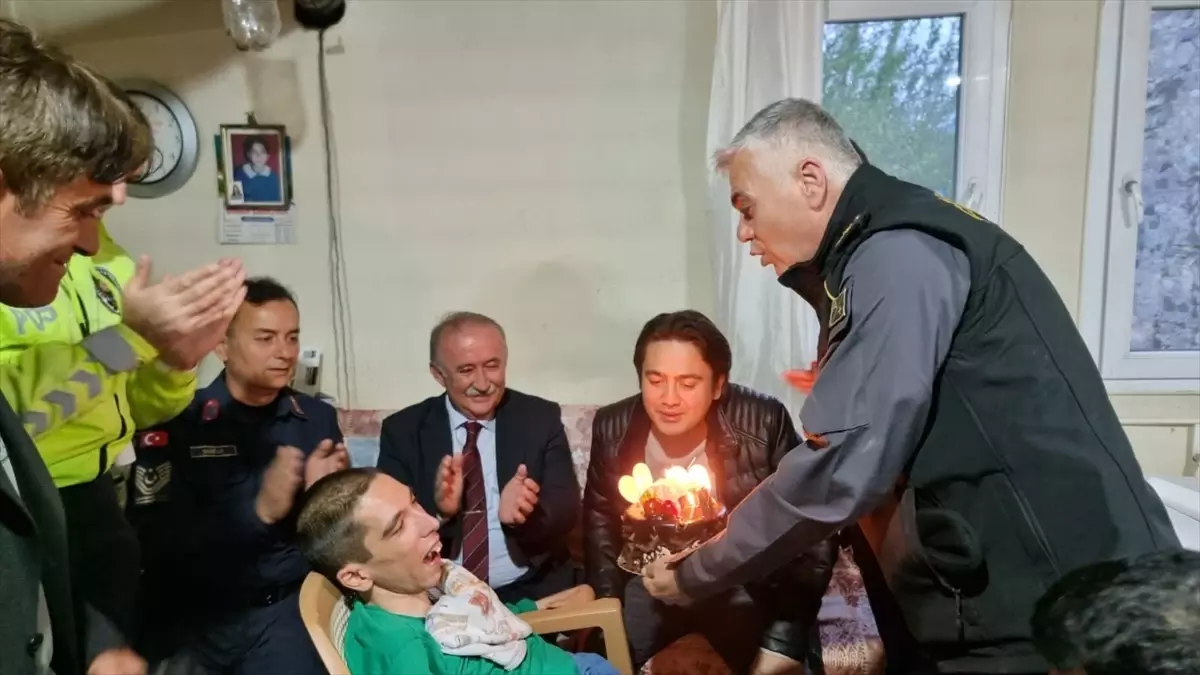 Hayalindeki Üniformalar Kardeşlere Hediye