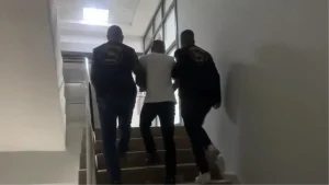 Hırsız Kuyumcuda Yakalandı