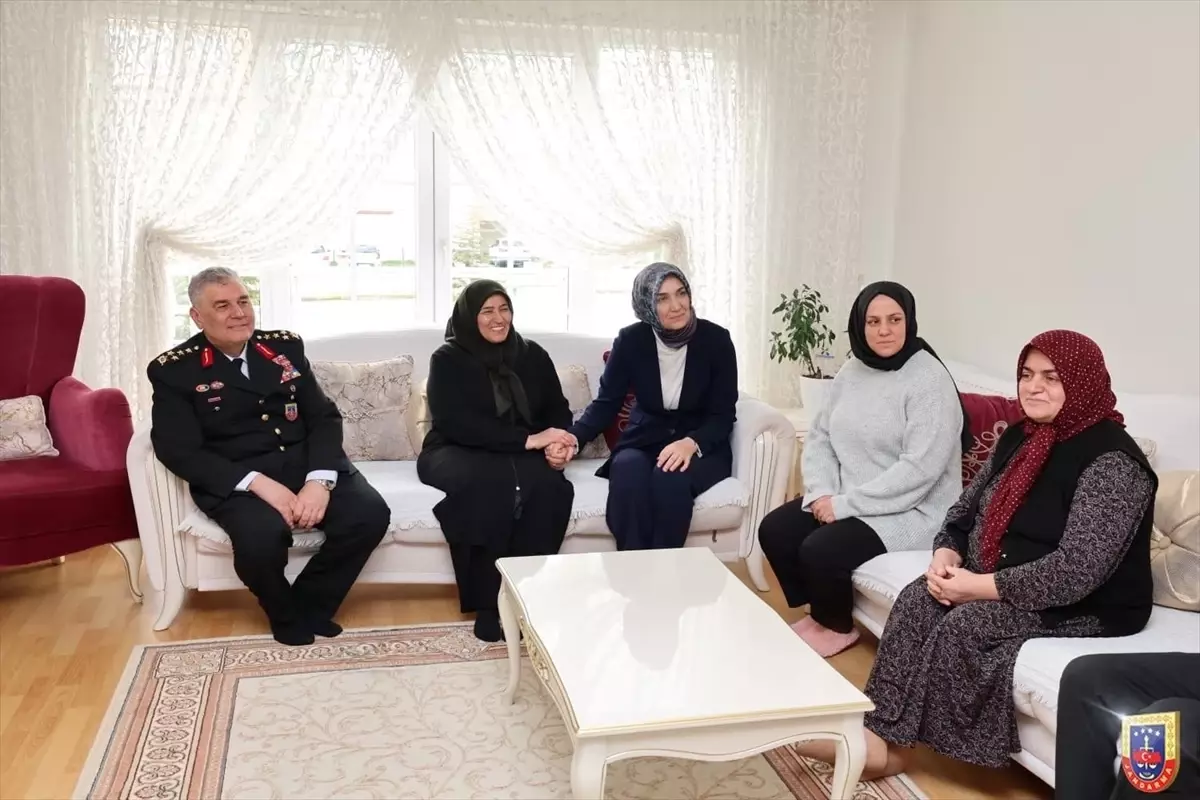 İçişleri Bakan Yardımcısı Yiğitbaşı ve Orgeneral Çardakcı’dan şehit Astsubay Üstçavuş Çil’in ailesine ziyaret