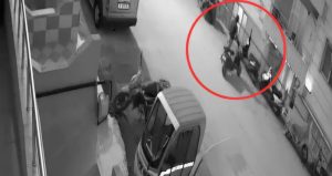 İftar saatinde motosiklet hırsızlığı kamerada