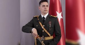 İhraç edilen teğmenlerden Demirtaş göreve başladı